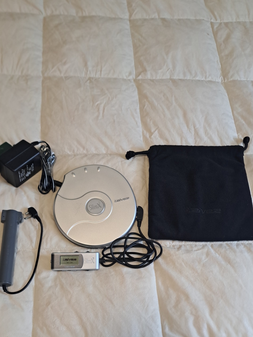 iRiver SlimX iMP-350 Portable CD/MP3 Player w/accessories